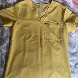 Figs light gold scrub set